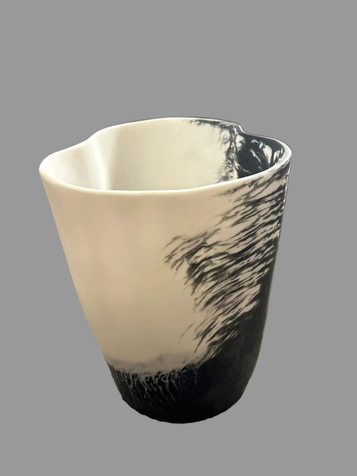 Jurassic Resin - Curve Vase Small 12