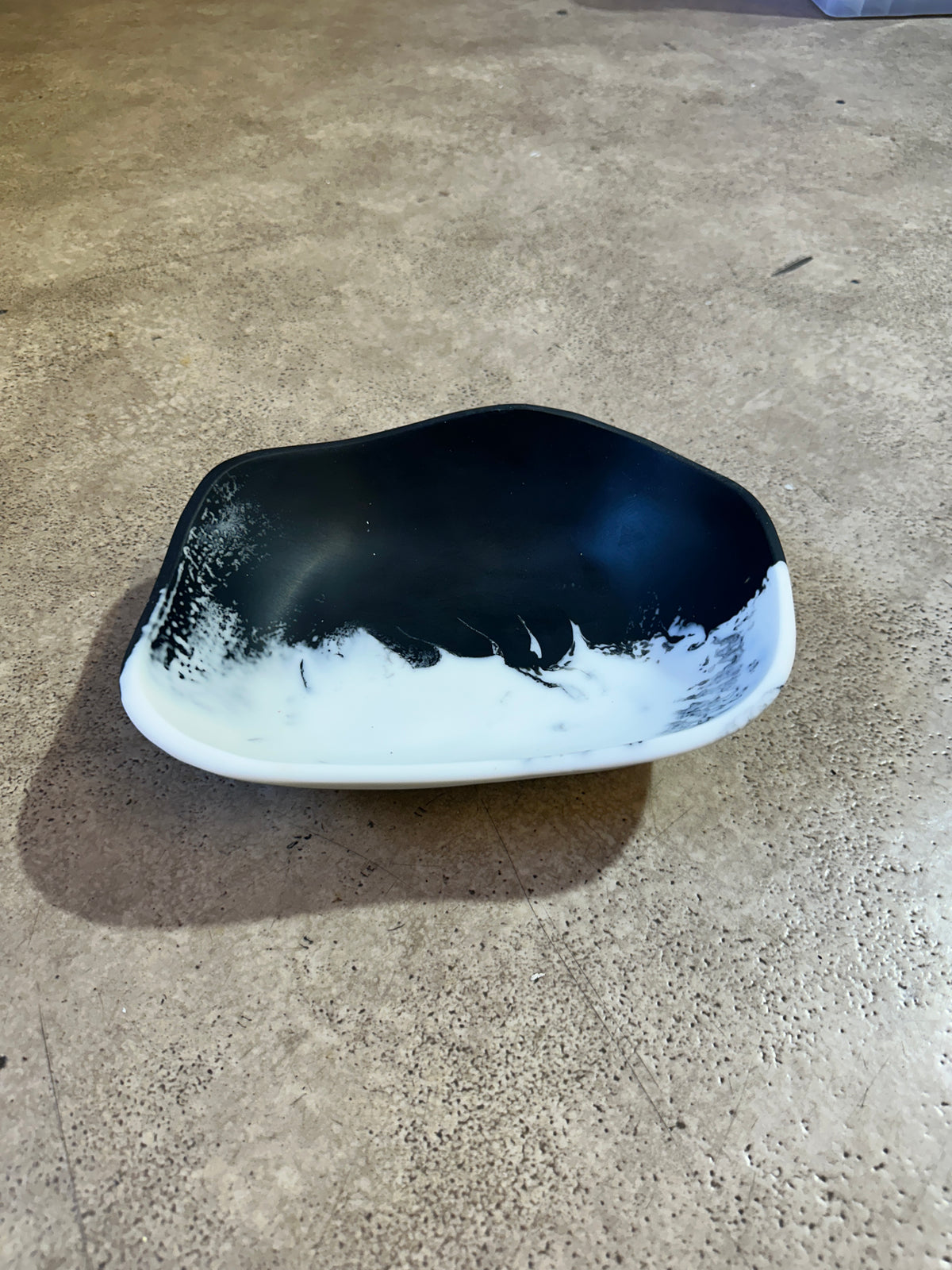 Jurassic Resin - Wavy Bowl 7